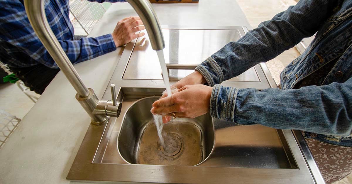 Banyo tesisatında musluk ve basınç kontrolü